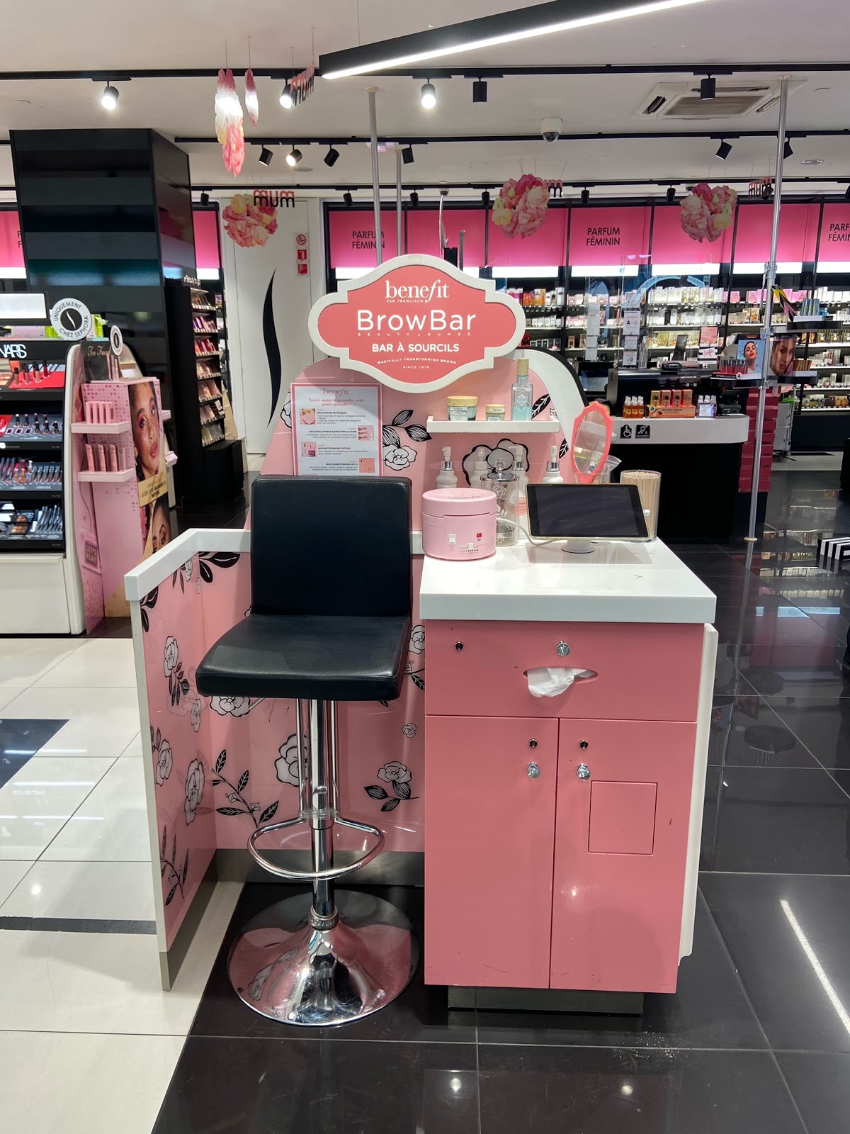 Bar à Sourcils - Benefit Brow Bar Neuilly