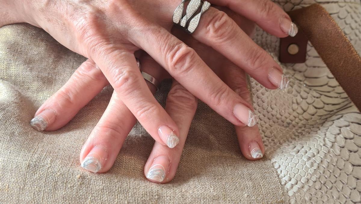 Aux Beaux Ongles - Salon de beauté à Labastidette