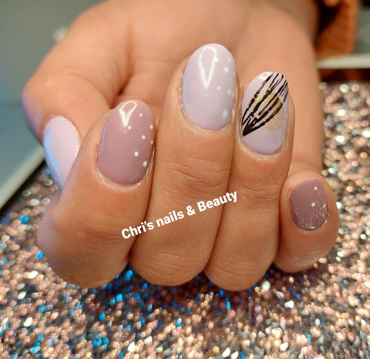 CHRI'S NAILS & BEAUTY