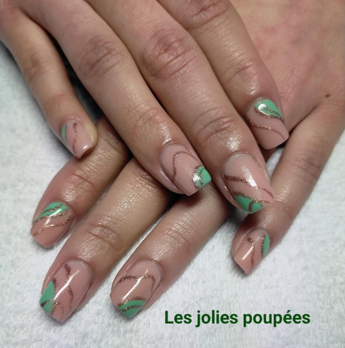Les jolies poupées