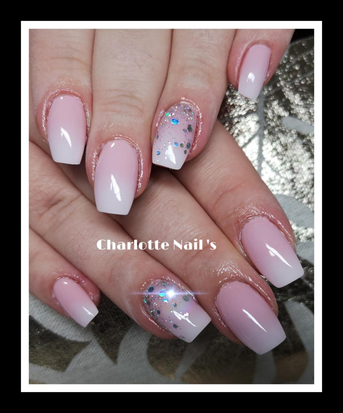 Les jolie ongles de Charlotte