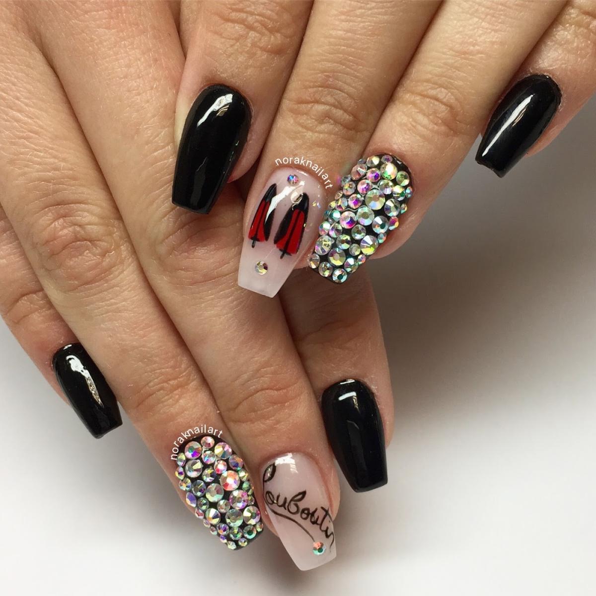 Nora.K Nail Artist & Éducator