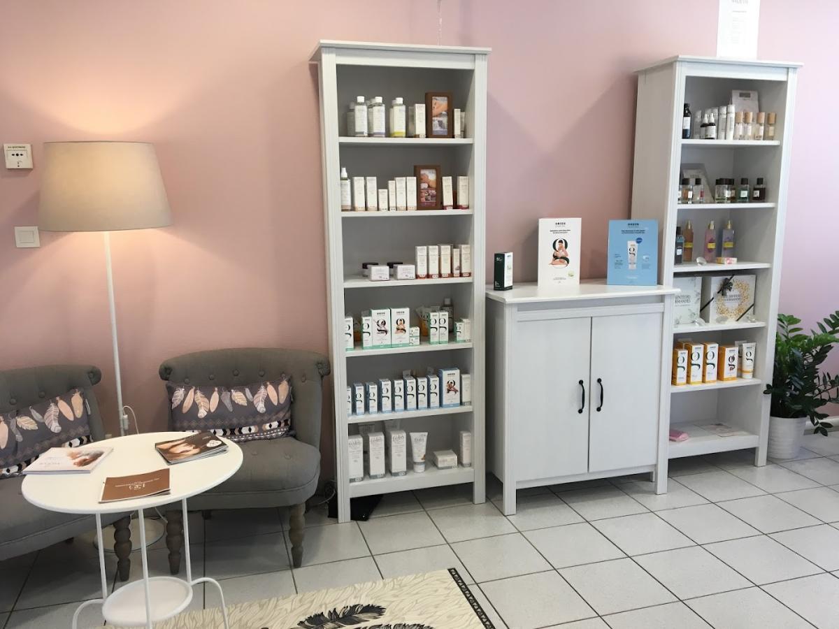 La Maison De La Beauté by Emi