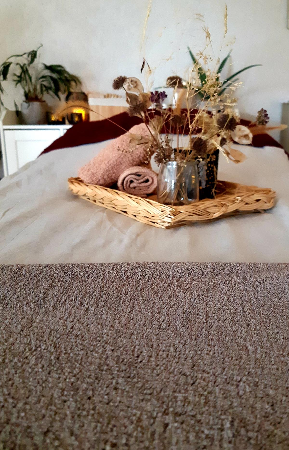 Essenci'elles - Massage et soins bien-être