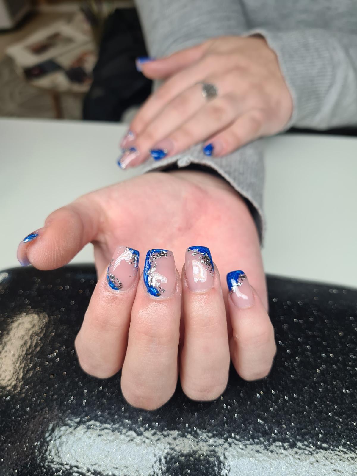 Manuella B - Beauté des mains et du regard