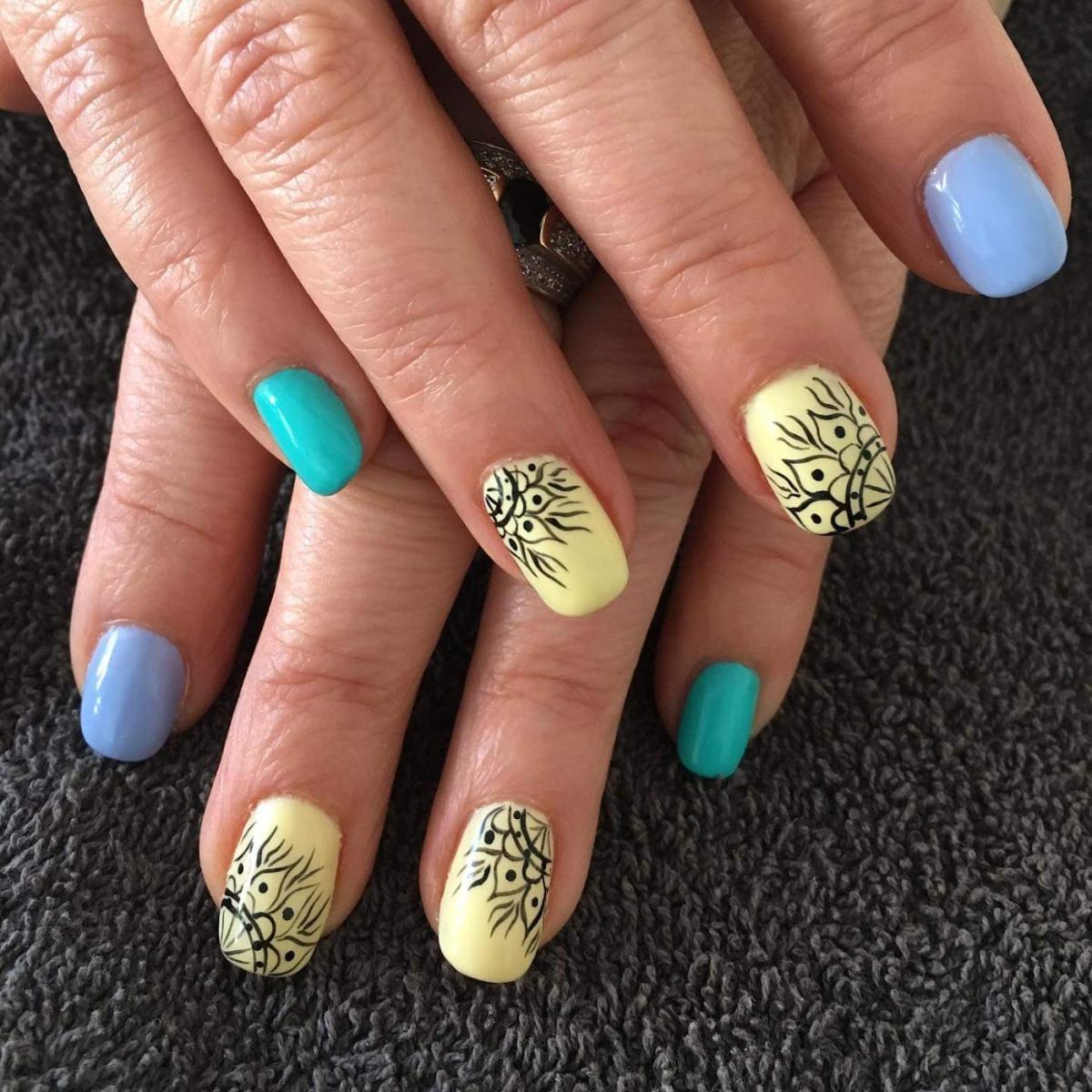 Rouge à ongles, prothésiste ongulaire