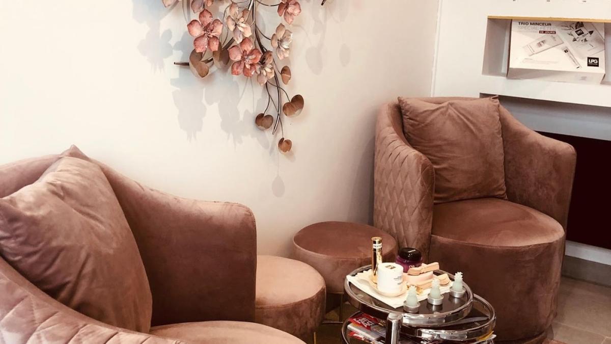 Red Nails And Beauty