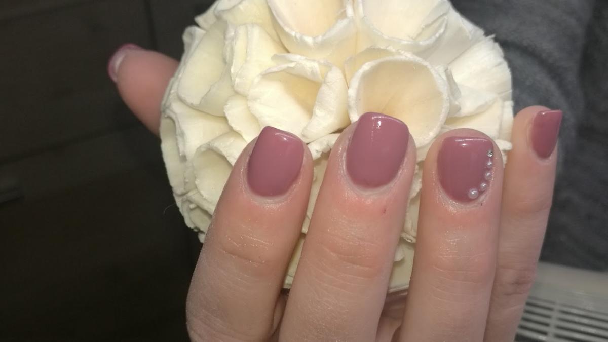 Stefani prothésiste ongulaire, extensions de cils