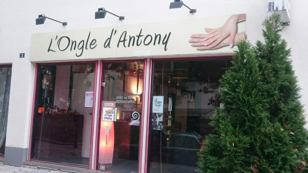 L'ONGLE D'ANTONY