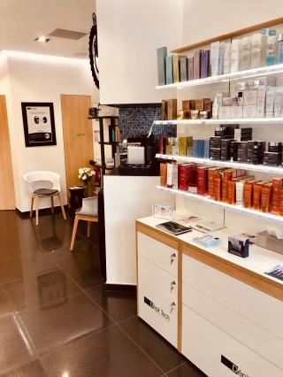 Salon de Manucure Epilation Définitive - DERMACLINIK LAVAL - Body Contouring 0