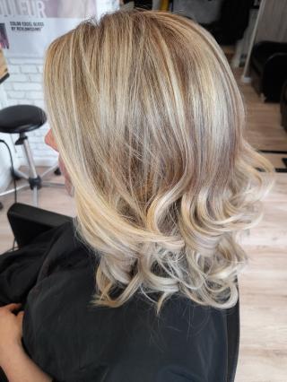 Salon de Manucure Soleil Rouge 0