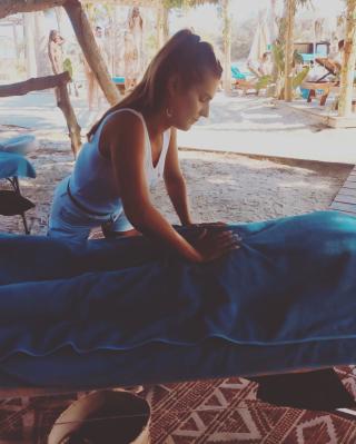 Salon de Manucure Elodie M.Studio Renata Franca - massage - silhouette - diasculpt - soins corps et visage 0