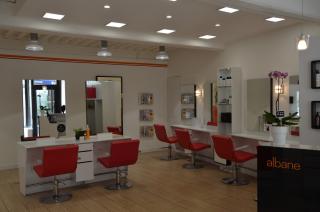 Salon de Manucure Camille Albane - Coiffeur Coloriste Maquilleur Neuville sur Saone Visagiste Coupeur Prothésiste Capillaire. 0