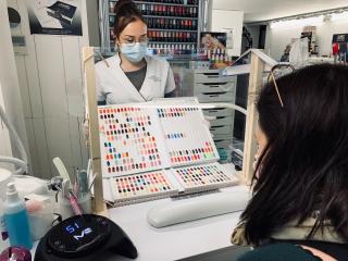 Salon de Manucure Côté-Chic Royan - Centre de Beauté - Bar à Ongles O.P.I 0