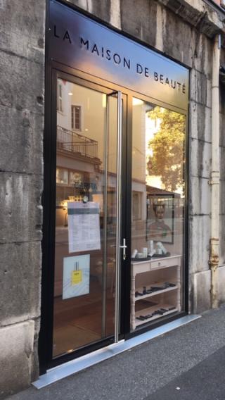 Salon de Manucure La Maison de Beauté 0