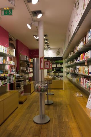 Salon de Manucure Mademoiselle bio Poteau 0