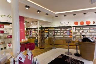 Salon de Manucure Mademoiselle bio Poteau 0