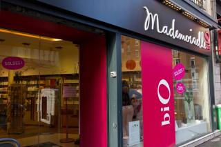 Salon de Manucure Mademoiselle bio Poteau 0