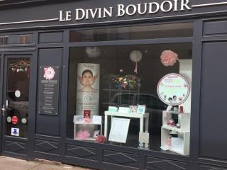 Salon de Manucure Le Divin Boudoir 0