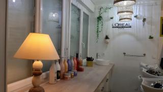 Salon de Manucure Atelier de Coiffure 0