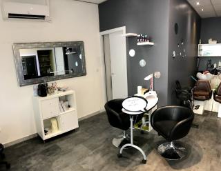 Salon de Manucure Un Hair Coiffure 0