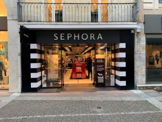 Salon de Manucure Bar à Sourcils - Benefit Brow Bar Nevers 0