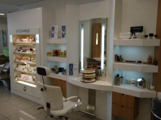 Salon de Manucure DESSANGE - Coiffeur Vienne 0