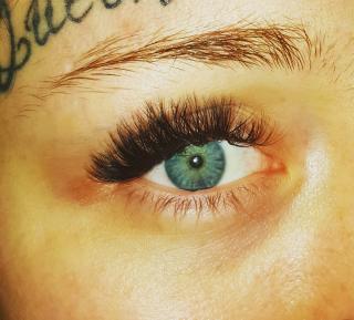 Salon de Manucure Les extensions de cils by Manon 0