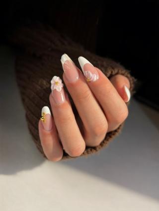Salon de Manucure Meryko Ongles Luisant 1