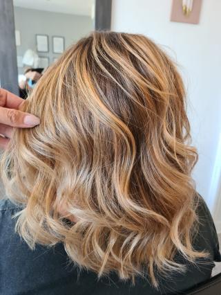 Salon de Manucure Salon de Coiffure & Institut de beauté Khiara Beauty à Pontault-Combault 0