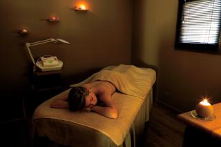 Salon de Manucure Salon & Spa Holiday Marina by Amanda-Lesley 0