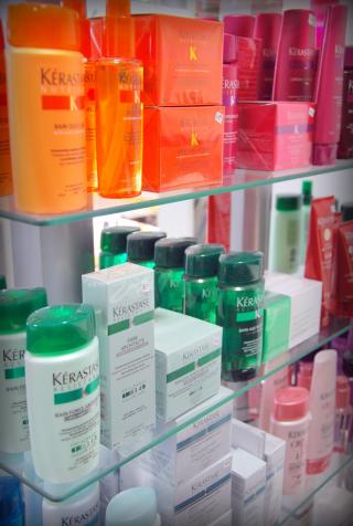 Salon de Manucure DESSANGE - Coiffeur Cholet 0