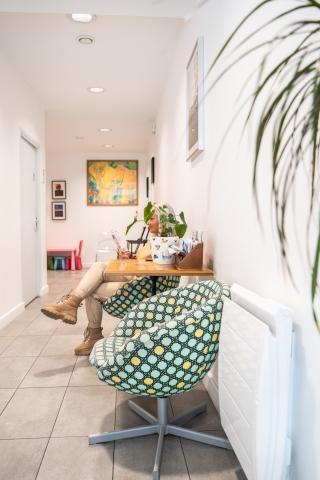 Salon de Manucure Esthetic medicare center. Dr Catherine Eychenne, centre de Médecine Esthétique et laser des Lilas 0