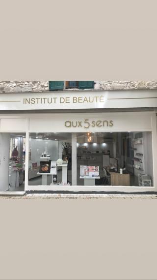 Salon de Manucure Aux 5 Sens 0