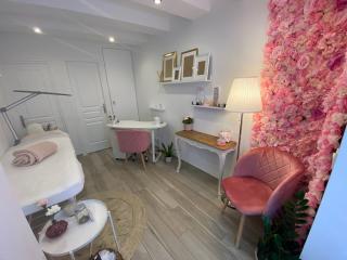 Salon de Manucure Mademoiselle lashes 0