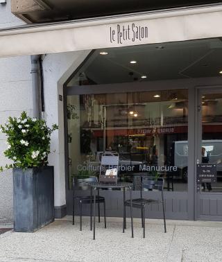 Salon de Manucure Le Petit Salon . coiffeur / Salon de Coiffure 0