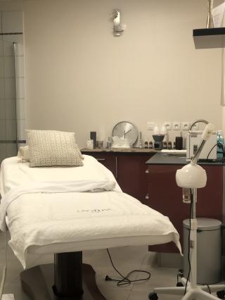 Salon de Manucure RomanEsthetic 0