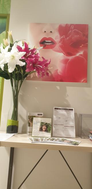 Salon de Manucure Yves Rocher 1