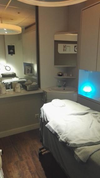 Salon de Manucure Marionnaud - Parfumerie & Institut 0