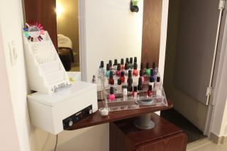 Salon de Manucure Royal Institut 0