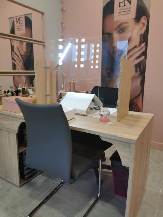 Salon de Manucure L'or à l'ongle 1