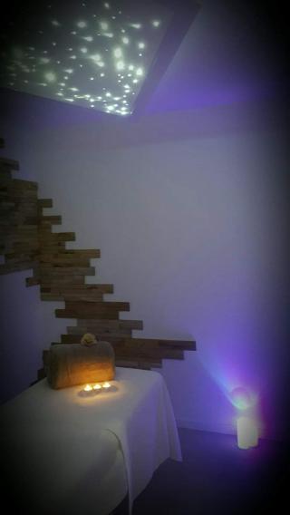 Salon de Manucure So Chic Coiffure & Institut 0