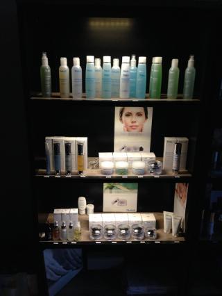 Salon de Manucure DIMPLE'S SALON DE BEAUTE 0