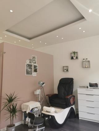 Salon de Manucure Émilie Beauté - Clichy 0