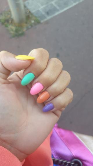 Salon de Manucure Aux Ongles d'Or 0