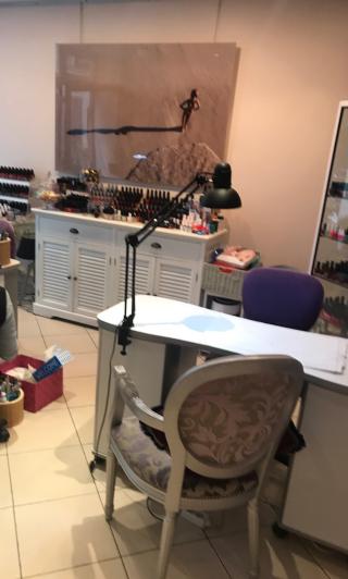 Salon de Manucure Belle Parisienne 0