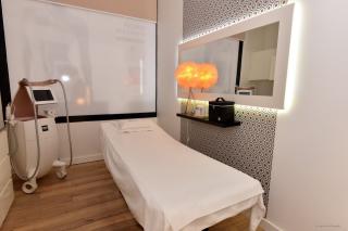 Salon de Manucure L'Institut des Pierres Dorées - Centre Spécialisé dans Le Traitement De La Peau 0