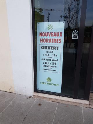 Salon de Manucure Yves Rocher 0