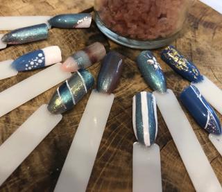 Salon de Manucure Du Soin Au Besoin 0