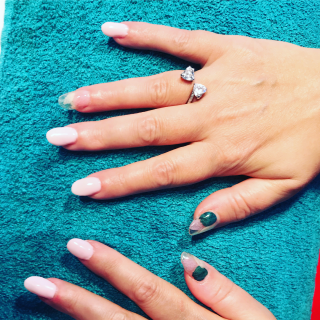 Salon de Manucure Onglerie Strass et Paillettes 0